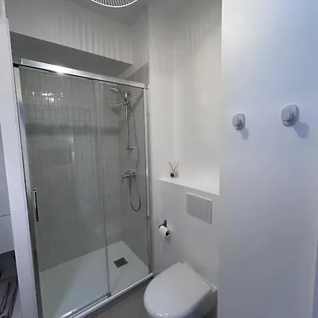 Wish 5 Min Parking Apartment
